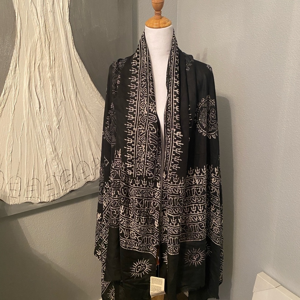 NWT Dharma Shop Black with White Handmade in Tibet Sarong/Scarf. Big - Picture 2 of 7